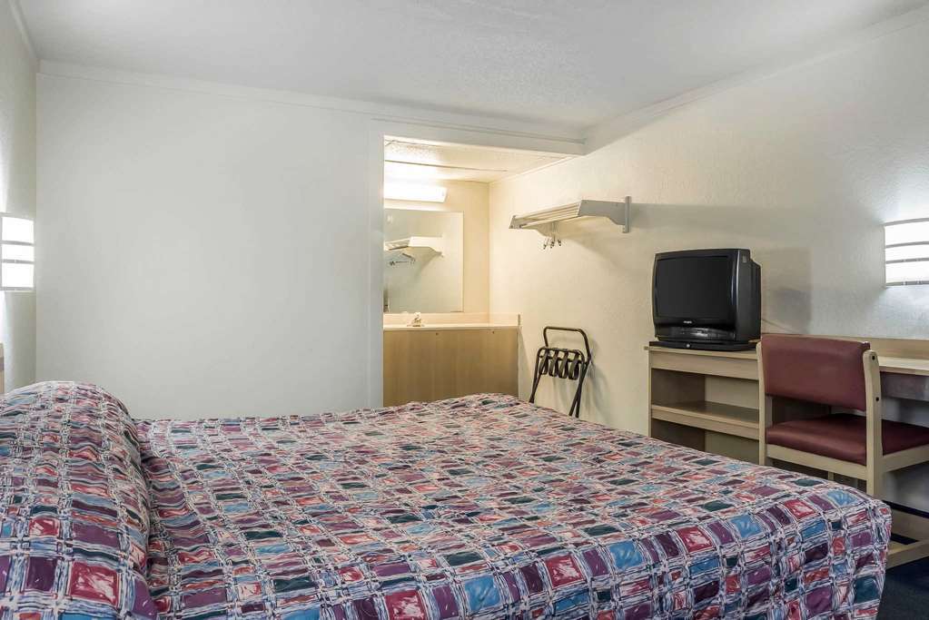 Rodeway Inn Sharonville Oda fotoğraf